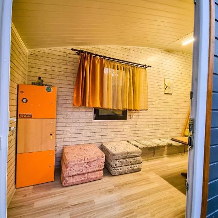 קאמפולונג מולדובנסק Tiny Houses In The Garden מראה חיצוני תמונה