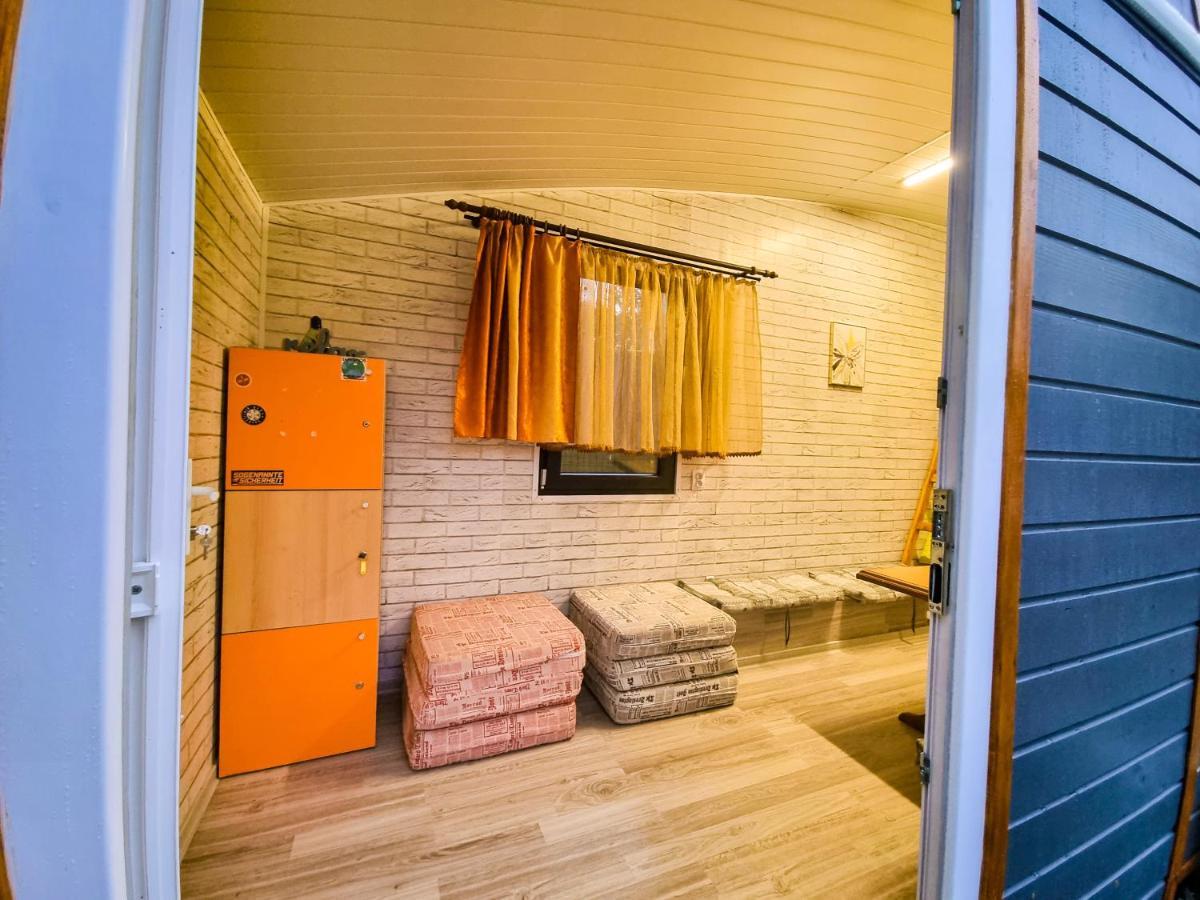 קאמפולונג מולדובנסק Tiny Houses In The Garden מראה חיצוני תמונה