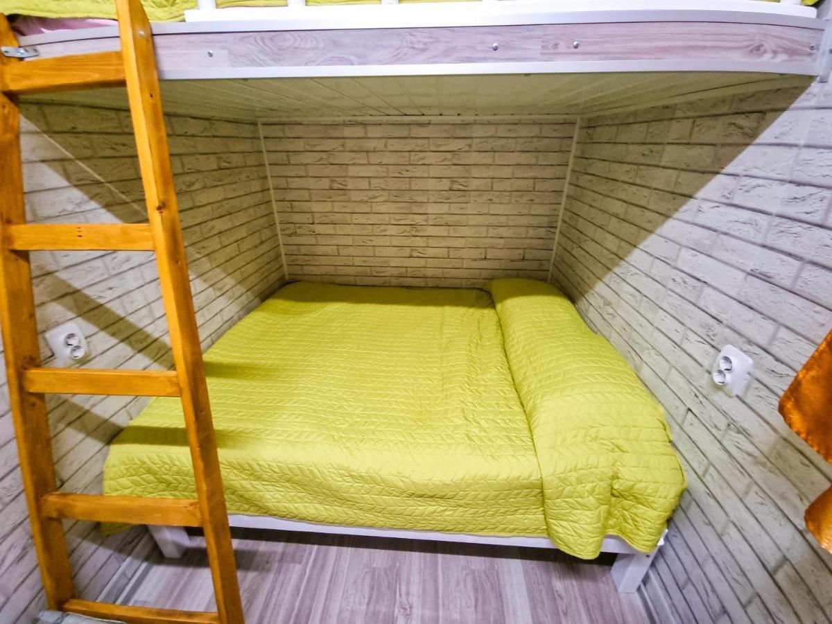 קאמפולונג מולדובנסק Tiny Houses In The Garden מראה חיצוני תמונה